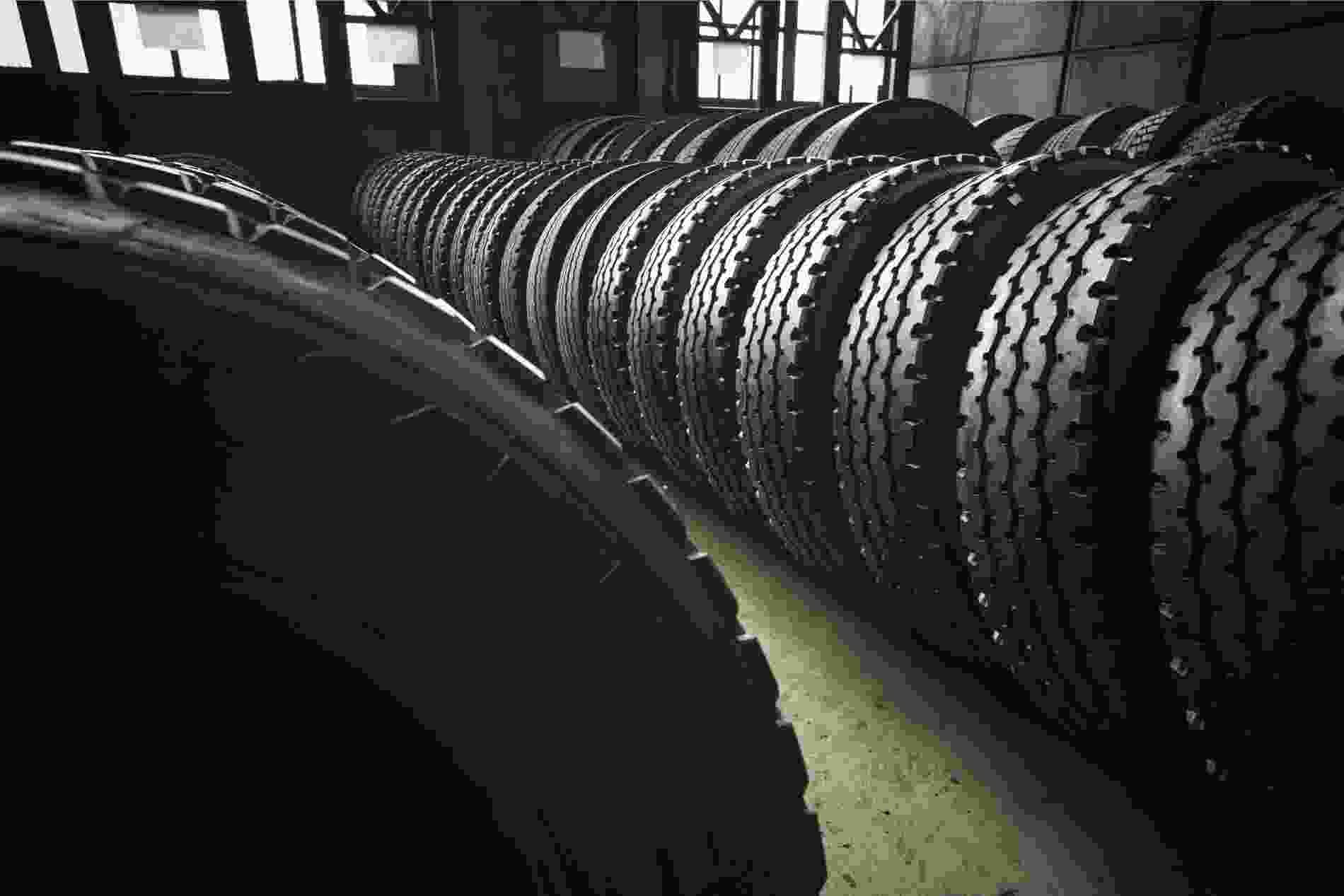 Making the Right Move: Weighing Cost, Safety, and Performance Between Retreaded and New Tyres for a Smarter Drive